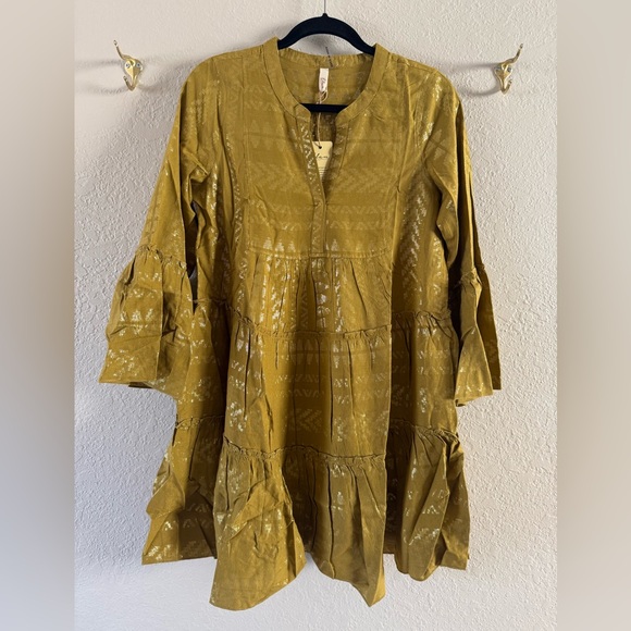 Elan Dresses & Skirts - NWT Elan Clara Tiered Babydoll Dress Size S Metallic Gold Mustard Boho Bell Slv